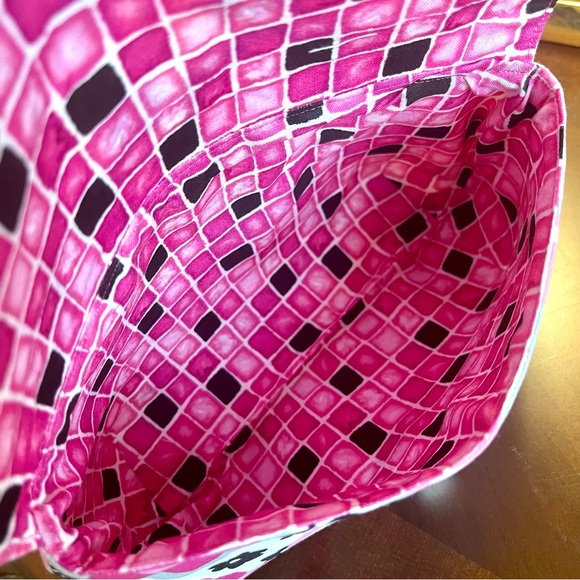Hot Pink Flowers and Squares Print magnetic clasp Clutch Fabric Handmade Clutch - Picture 4 of 6